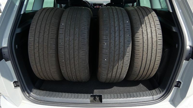 Škoda Karoq 1,5 TSI DSG Ambition - fotka 21 z 24