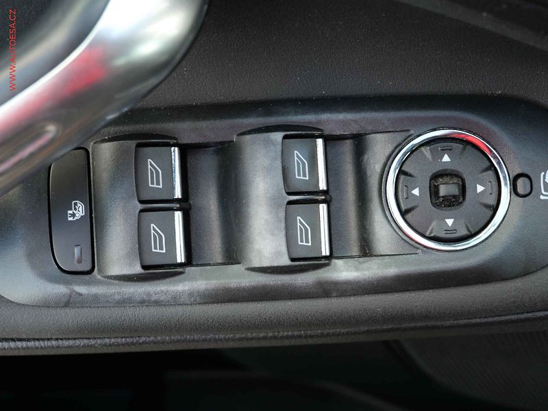 Ford S-MAX (2014) 2.0 TDCi, AT, tempo, kamera - fotka 15 z 23