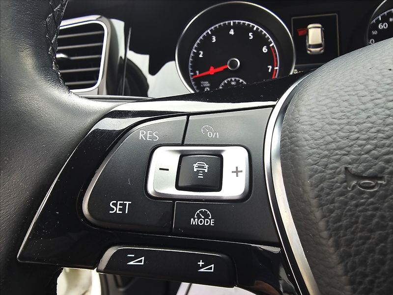 Volkswagen Golf VII 1,4 TSi Highline NAVI - fotka 17 z 52