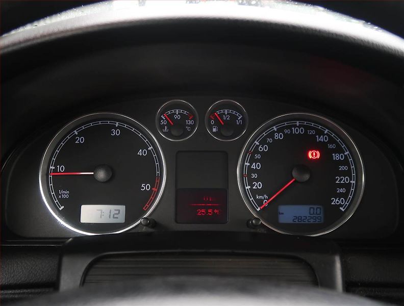 Volkswagen Passat (2005) 1.9 TDI, nová STK, Klima - fotka 11 z 16