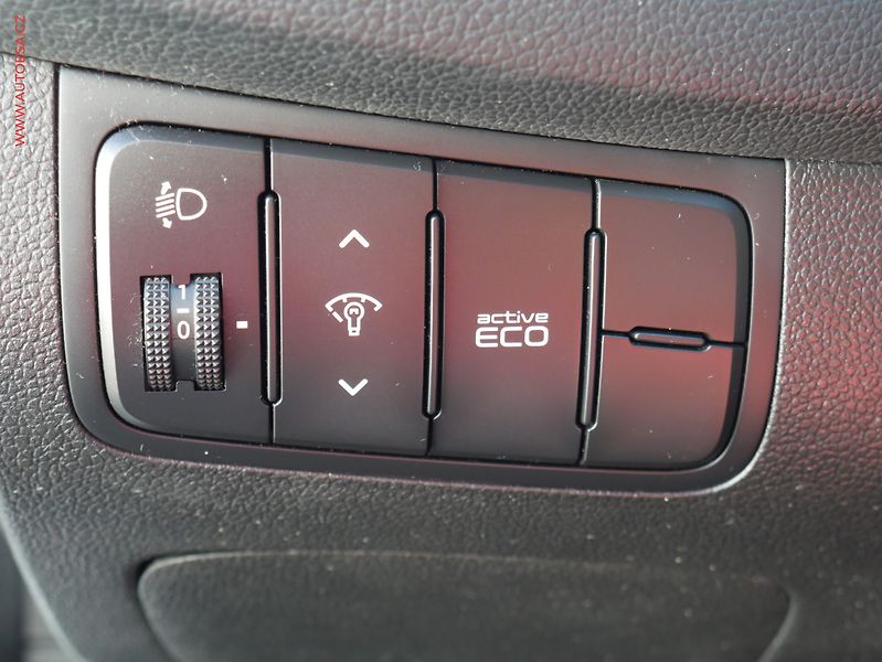 Kia Ceed (2017) 1.6 CRDi, ČR, AC, výhřev sed - fotka 16 z 22