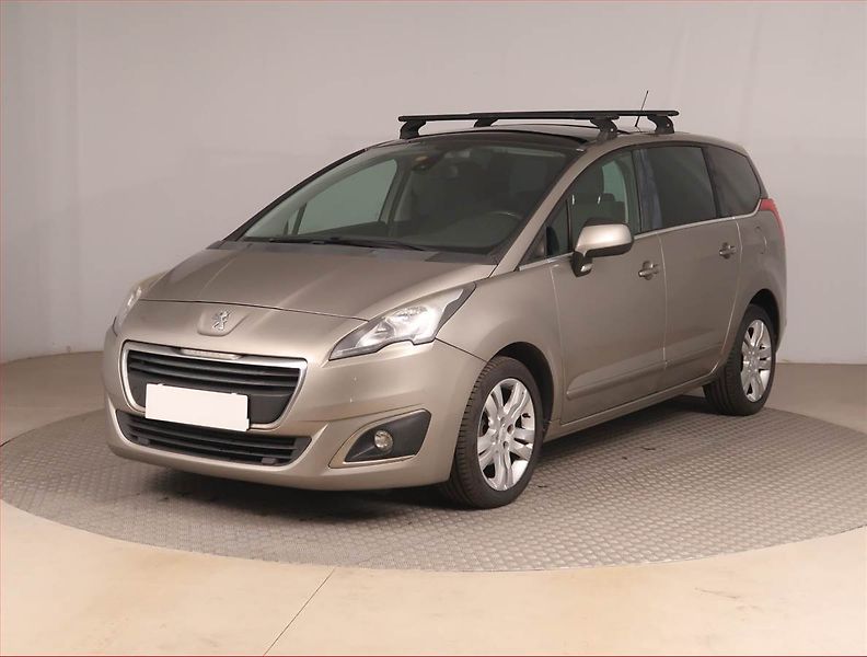 Peugeot 5008 (2014) Active Pack 1.6 HDi, Automat - fotka 2 z 16