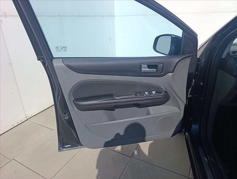 Ford Focus 1,6 TDCi Aut.klimatizace , Alu - fotka 12 z 32