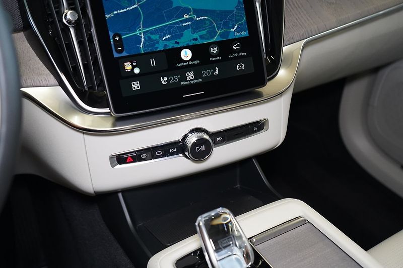 Volvo XC90 T8 PLUS Bright, Vzduch, 360° - fotka 38 z 50