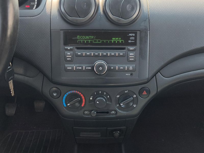 Chevrolet Aveo (2008) Sedan 1.2i 53kW - fotka 14 z 19