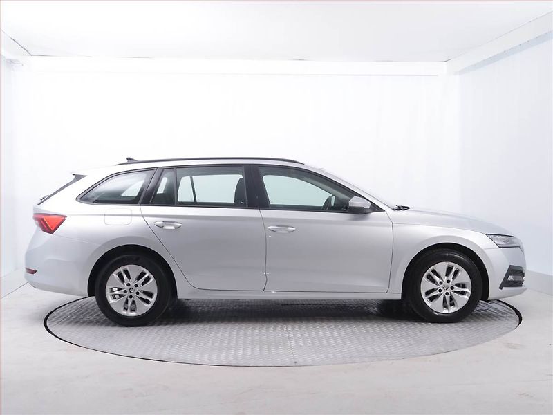 Škoda Octavia (2021) Ambition 2.0 TDI, ČR,1.maj - fotka 6 z 15