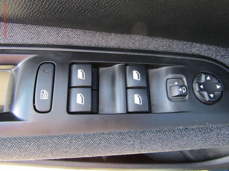 Peugeot 5008 (2019) 1.5 HDi, ČR, Active - fotka 12 z 24