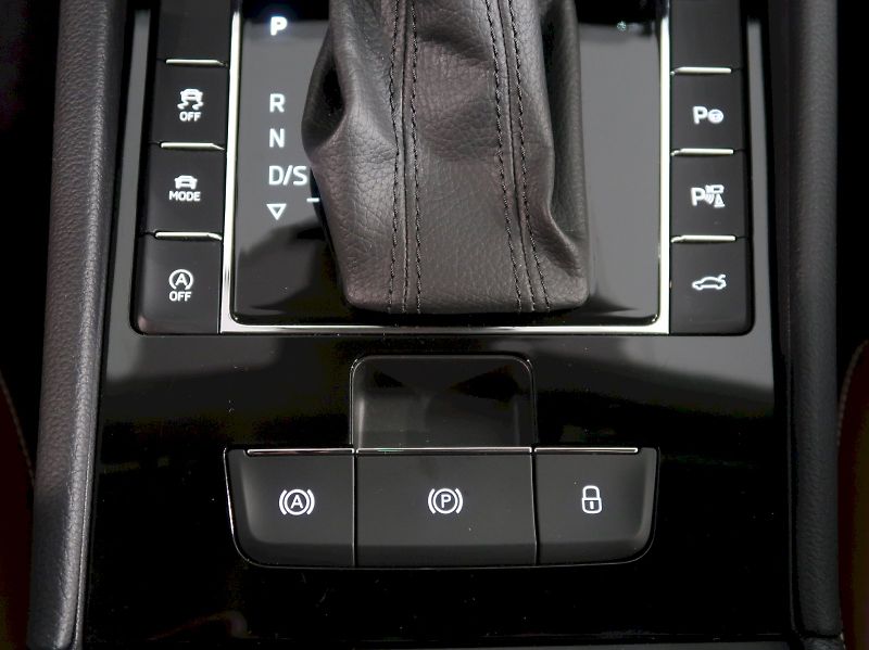 Škoda Superb (2024) LAURIN&KLEMENT 2.0TDI 147KW 4x - fotka 34 z 43