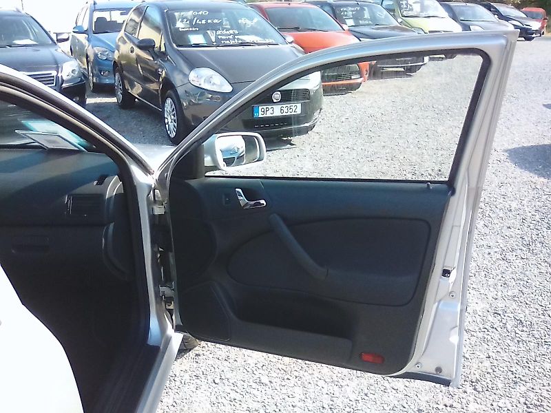 Škoda Octavia (2003) 2.0i , jede dobře - fotka 20 z 28