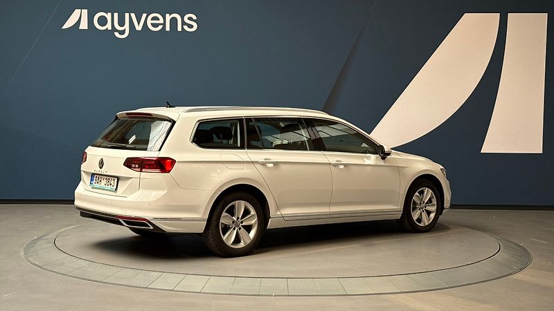 Volkswagen Passat 2.0 TDI 110kW BMT DSG Elegance - fotka 2 z 14