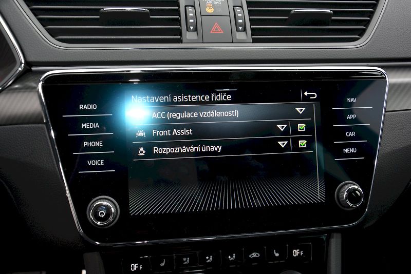Škoda Superb (2024) Combi SportLine 2,0 TDI 147 kW - fotka 19 z 25