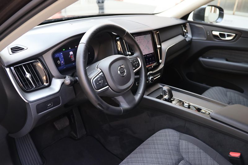 Volvo XC60 (2025) Core, B5 AWD, rezervace - fotka 12 z 21