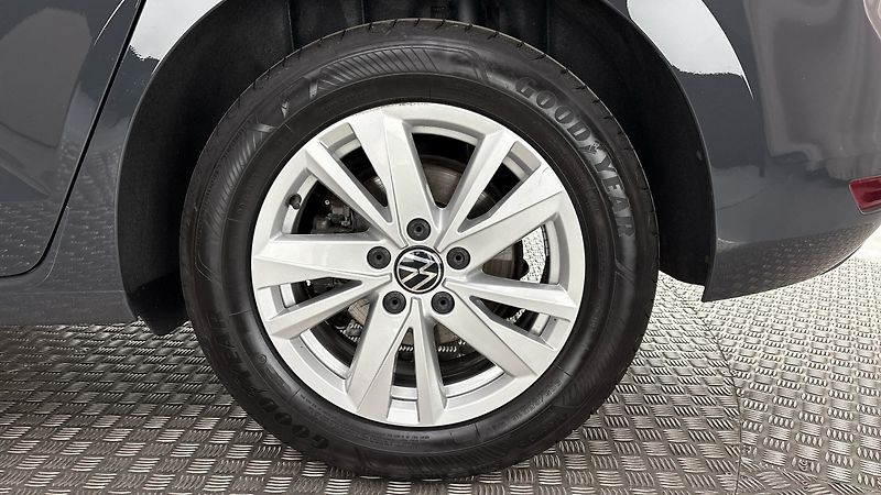 Volkswagen Touran 2.0 TDI Highline - fotka 19 z 24