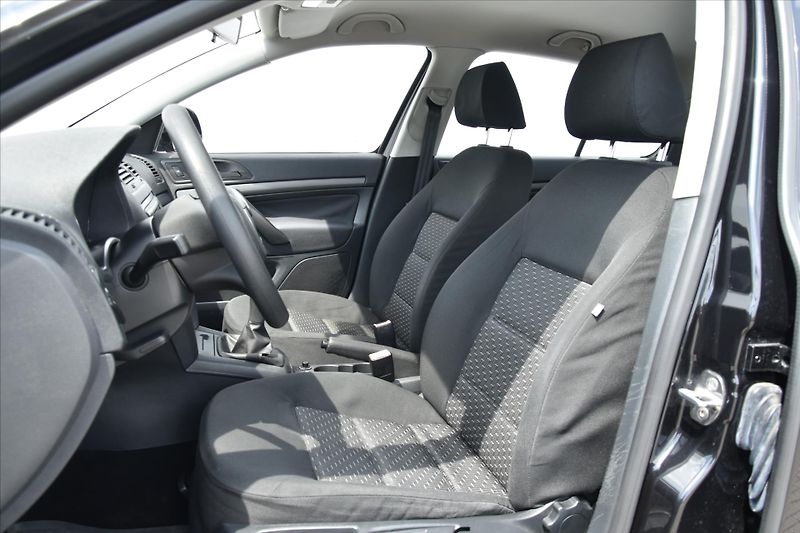 Škoda Octavia 1.4 MPI 80 TKM 1.MAJITEL ČR - fotka 9 z 18