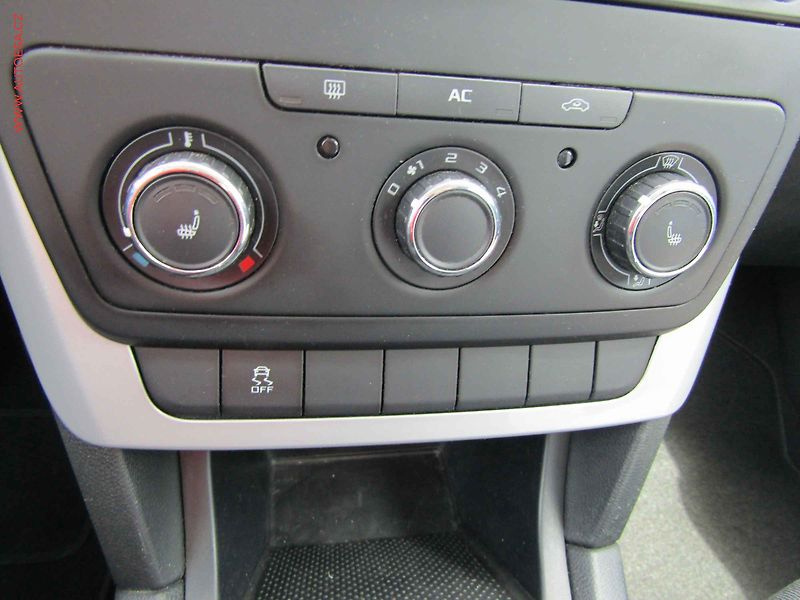 Škoda Yeti (2011) 1.4i, AC, výhřev sed. - fotka 13 z 15