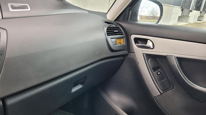 Citroën C4 Picasso (2010) 1,6 HDI PŮVOD ČR - fotka 22 z 23