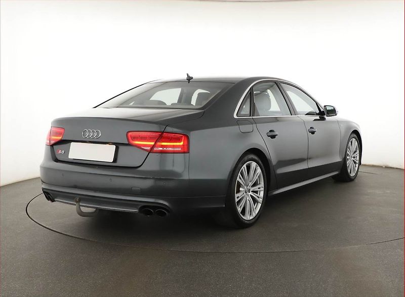 Audi S8 (2013) 4.0 TFSi - fotka 5 z 21