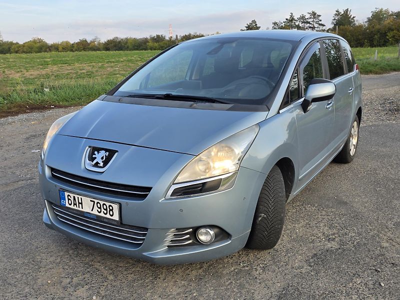 Peugeot 5008 (2011) HDI 2,0 110kw - fotka 2 z 6