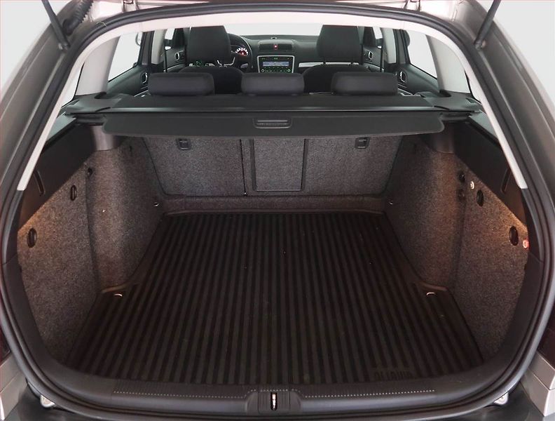 Škoda Octavia (2012) Scout 1.8 TSI, 4X4 - fotka 14 z 18