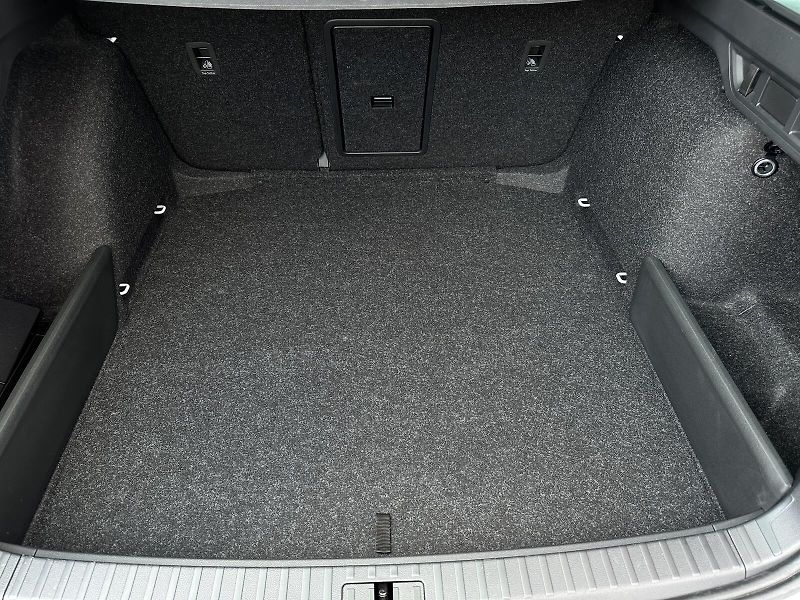 Škoda Octavia RS 2.0TSi DSG 265PS Matrix-LED - fotka 49 z 51
