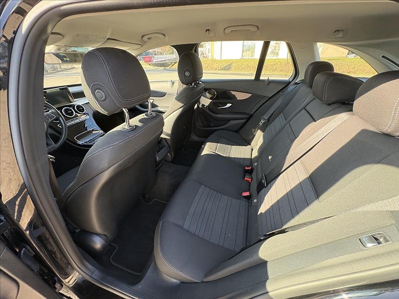 Mercedes-Benz Třídy C 2,2 CDi 100kW Led,Výhřev,9G-tr - fotka 26 z 37