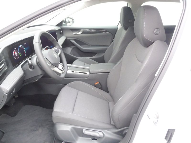 Volkswagen Passat (2026) 1,5 TSI 150kW eHybrid - fotka 7 z 28