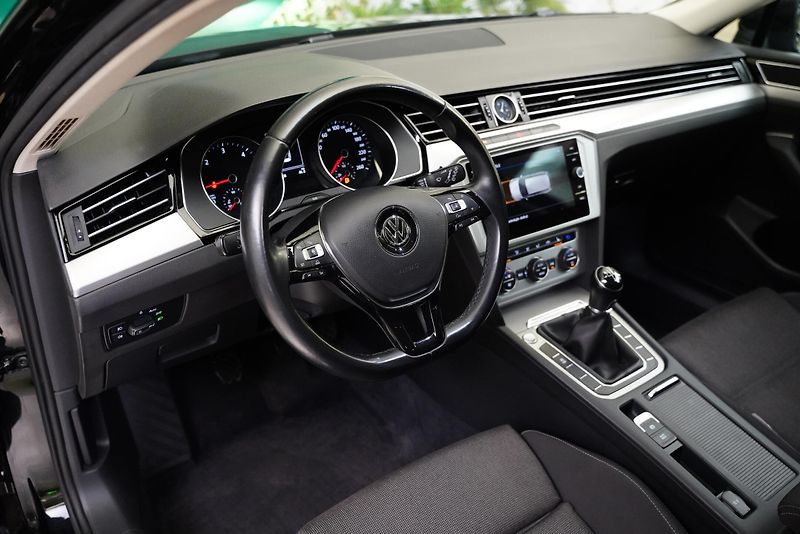 Volkswagen Passat - fotka 5 z 26