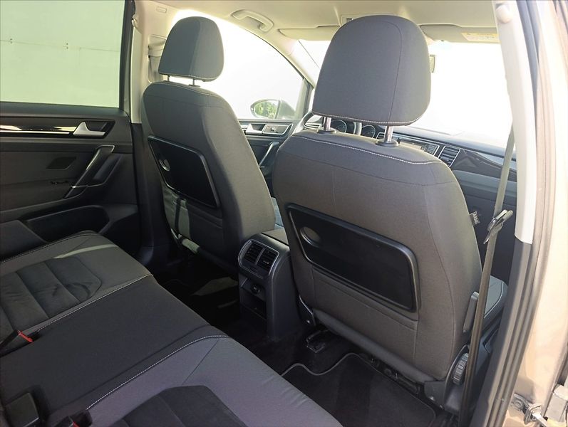 Volkswagen Golf Sportsvan 1,6 TDi DSG Navigace Tempomat - fotka 23 z 35