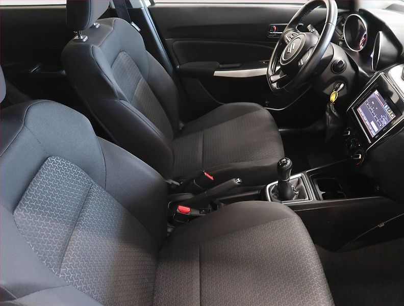 Suzuki Swift (2017) 1.2 DualJet, 4X4, Serv.kniha - fotka 9 z 13
