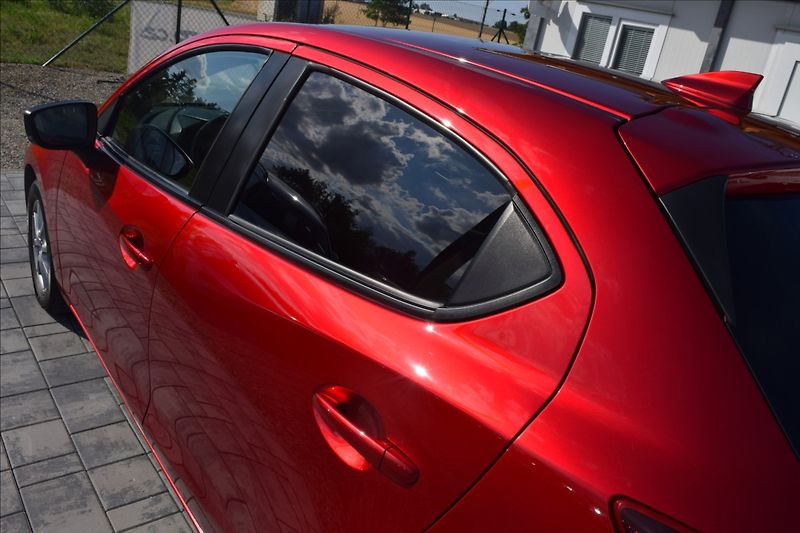 Mazda 2 1,5 i 66KW NÍZKÉ KM NOVÁ STK - fotka 11 z 49