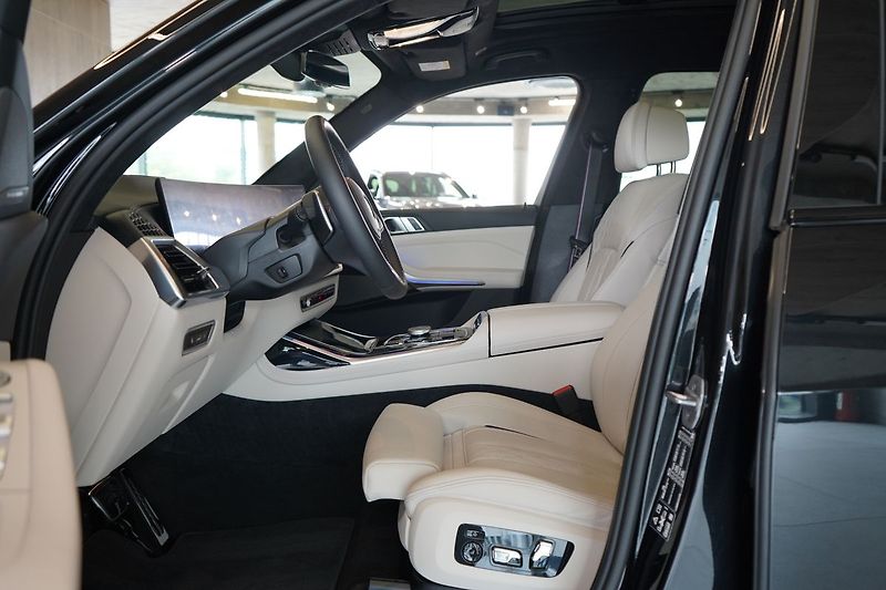 BMW X7 M60i xDrive, Masáž, Skylounge - fotka 20 z 50