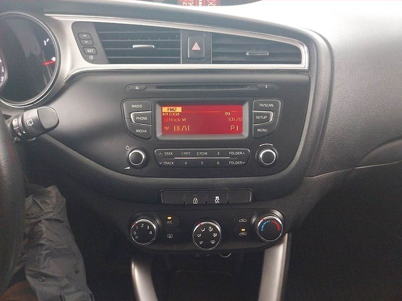 Kia Ceed (2017) 1.6 CRDi, Serv.kniha, Tempomat - fotka 12 z 17
