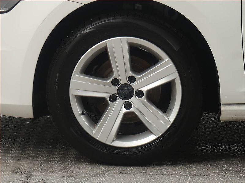 Volkswagen Golf (2014) 1.2 TSI, Navi, Park. senzory - fotka 15 z 17