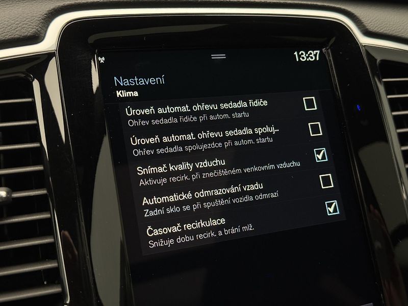Volvo XC90 B5 AWD R-DESIGN AUT - fotka 45 z 53