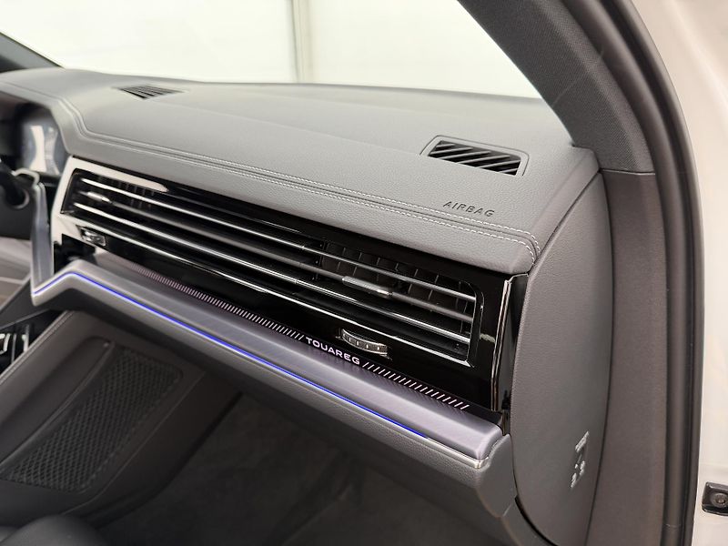 Volkswagen Touareg 3.0Tdi*1-MAJ*DPH*R-LINE*HUD* - fotka 21 z 49