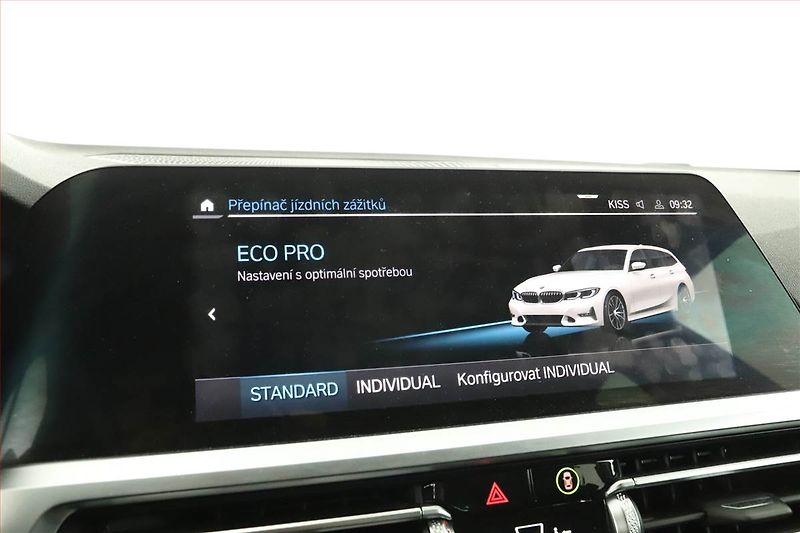 BMW Řada 3 (2021) 318 d, Automat, Serv.kniha - fotka 12 z 20
