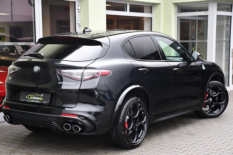 Alfa Romeo Stelvio 2.9V6 Bi-T.382 kW QUADRIFOGLIO - fotka 4 z 46