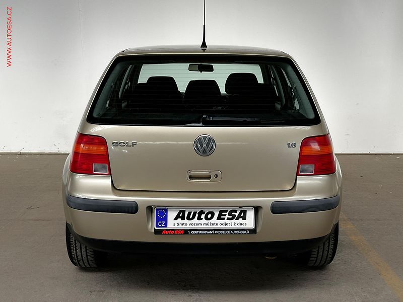 Volkswagen Golf (2002) 1.6i, Klima - fotka 5 z 11