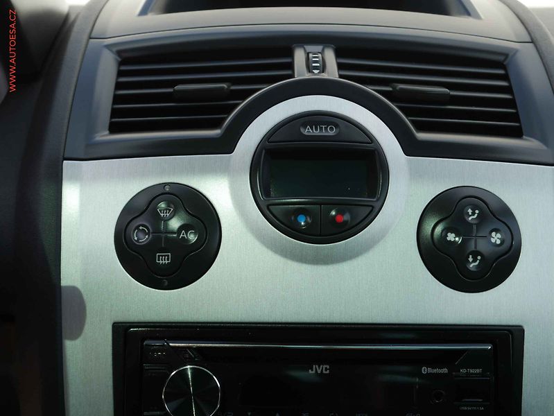 Renault Mégane (2007) 2.0i, AAC, tempo - fotka 11 z 15