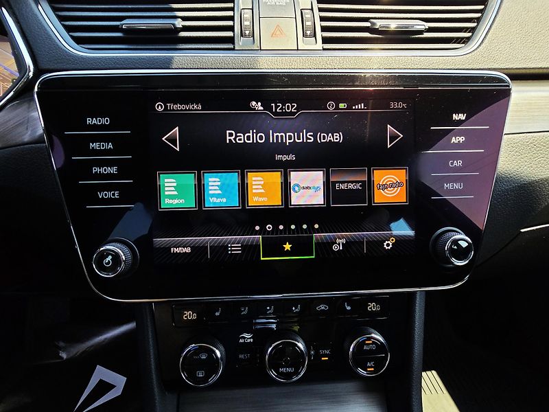 Škoda Superb 2.0TDi110KW DSG STYLE EXTRA ČR - fotka 35 z 43