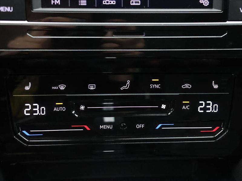 Volkswagen Passat 1,5 TSI 110kW DSG Business DPH - fotka 24 z 34