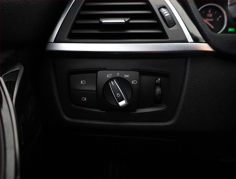 BMW Řada 3 (2017) 318 d, Automat, Serv.kniha - fotka 16 z 19