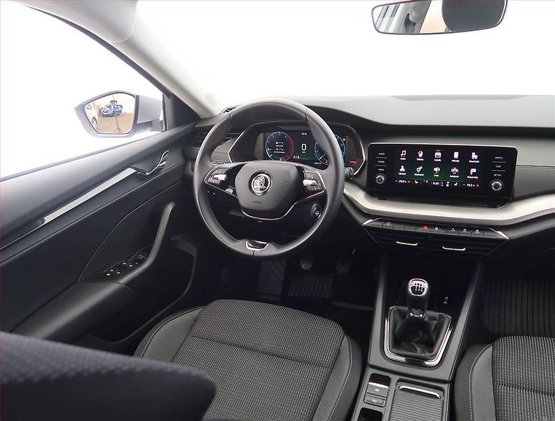 Škoda Octavia (2023) Ambition 2.0 TDI, ČR,1.maj - fotka 7 z 24