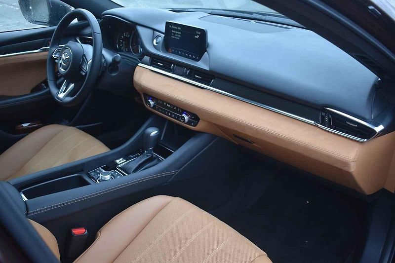 Mazda 6 se v současné generaci vyrábí již přes deset let. Stáří na ní vidět není