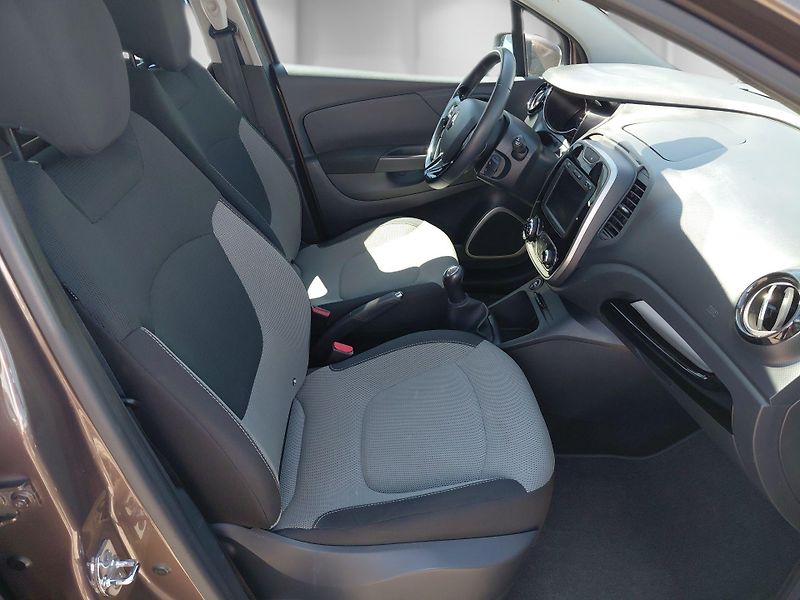 Renault Captur (2013) 1,5 DCi 66 kW LIMITED - fotka 22 z 23