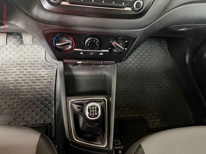 Hyundai i20 (2019) 1.2i, 1.maj,ČR, AC - fotka 15 z 16