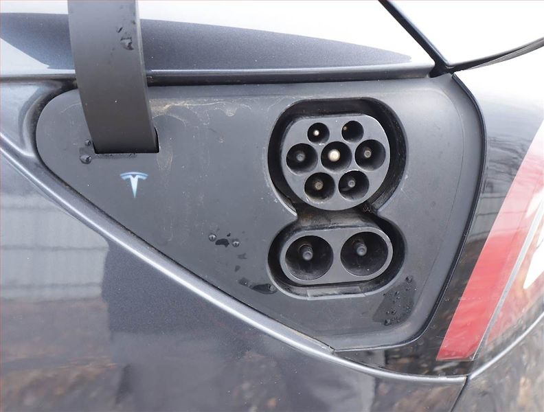 Tesla Model 3 (2020) Long Range 4WD 78kWh, SoH 88% - fotka 21 z 22