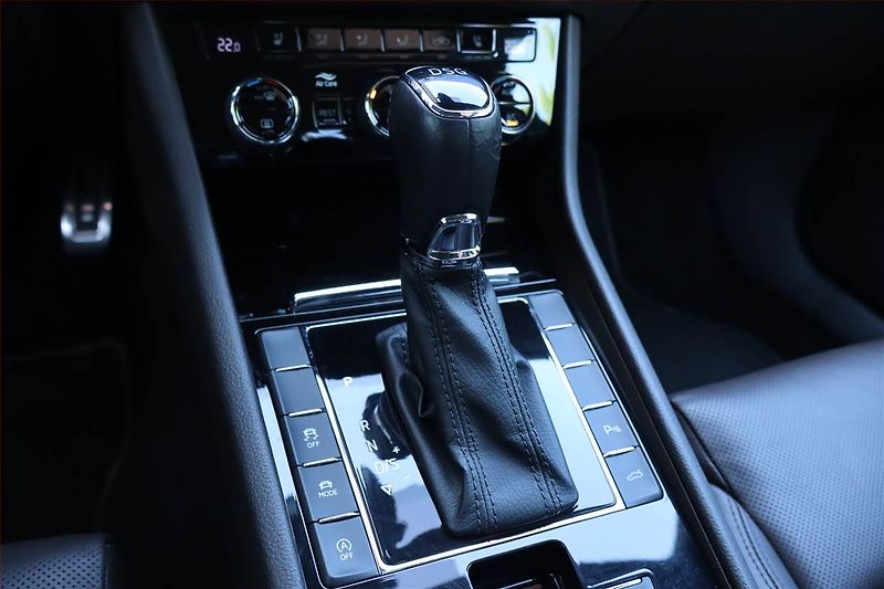 Škoda Superb (2019) Laurin&Klement 2.0 TDI - fotka 13 z 31