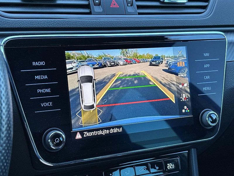 Škoda Superb (2023) Combi 2.0 TDI DSG Sportline - fotka 13 z 36
