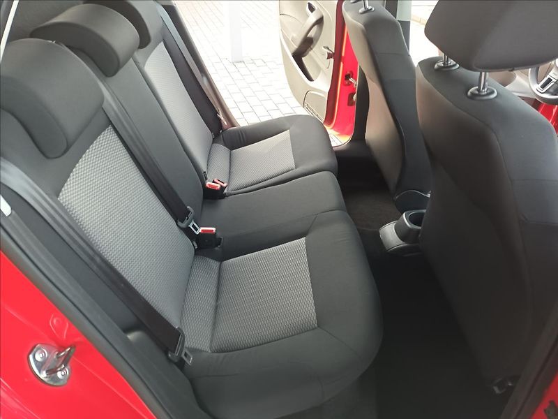 Volkswagen Polo 1,2 HTP,44KW,KLIMA,SERVISKA,ES - fotka 22 z 40